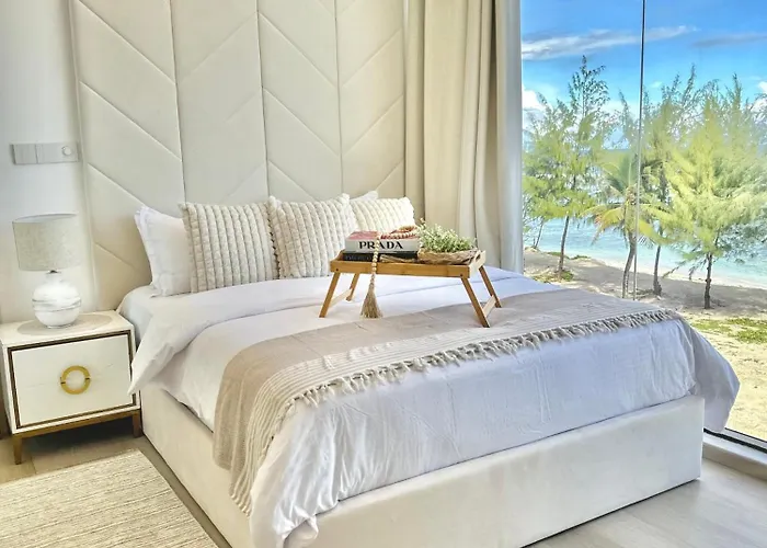 Lazzlla Beach Front Apartments